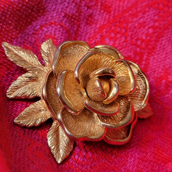 Relisted -vintage Rose brooch Sarah Coventry gold tone flower pin - Picture 7 of 8